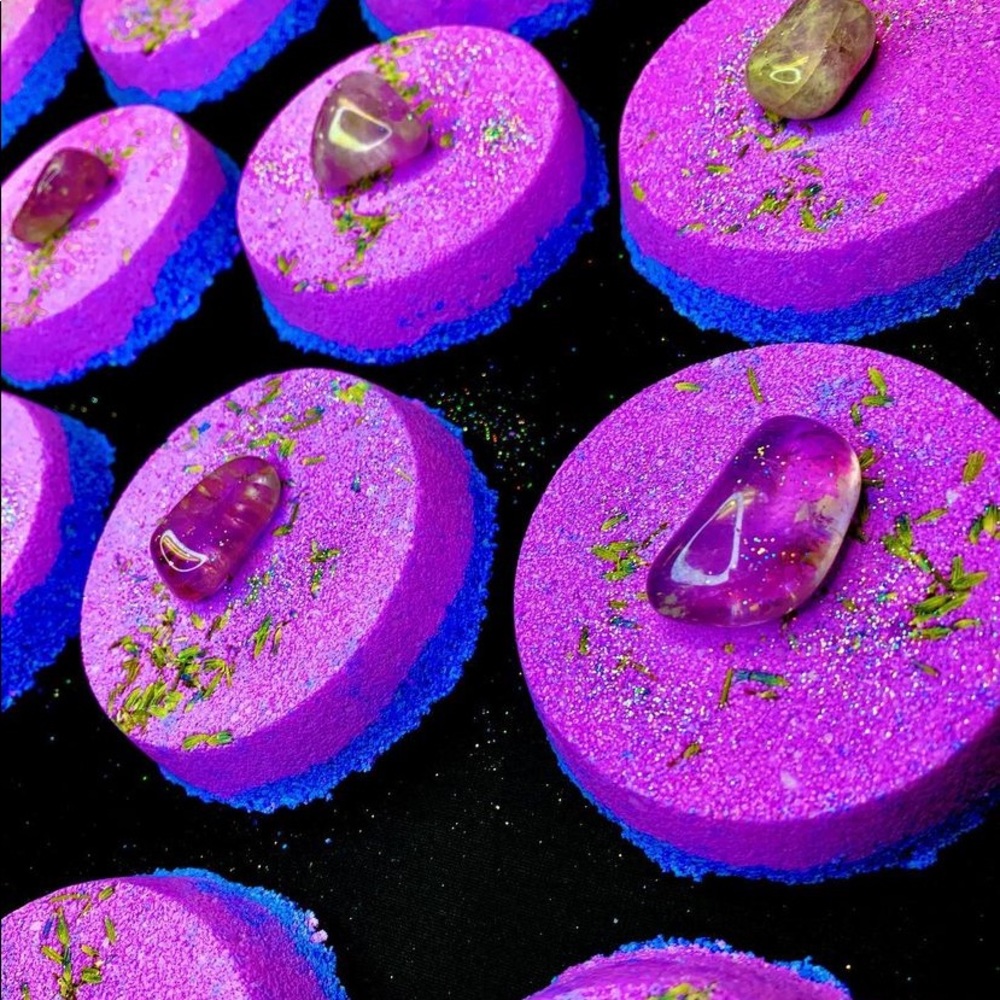 Lunar lavender bath bomb